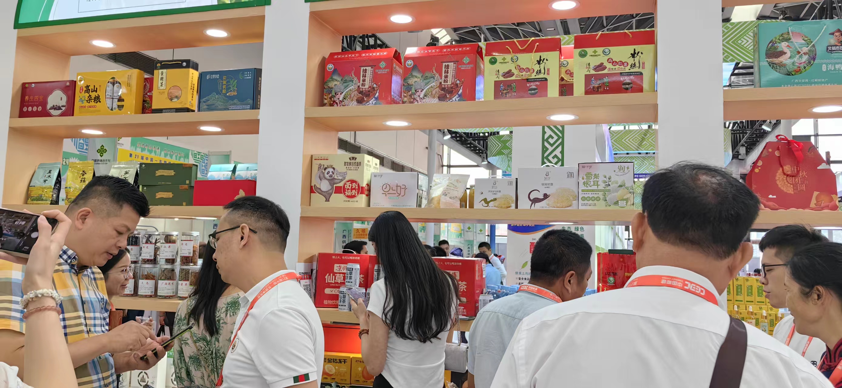 廣西君寶顏亮相第21屆中國—東盟博覽會(huì)(圖4) bb0f45bf6739148275f62a7b1ab3306.jpg